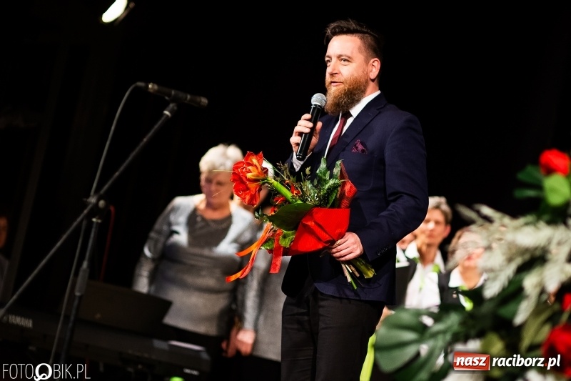 Zdjęcie w galerii na portalu naszraciborz.pl: Benefis Piotra Libery w Domu Kultury Strzecha wiadomości z regionu