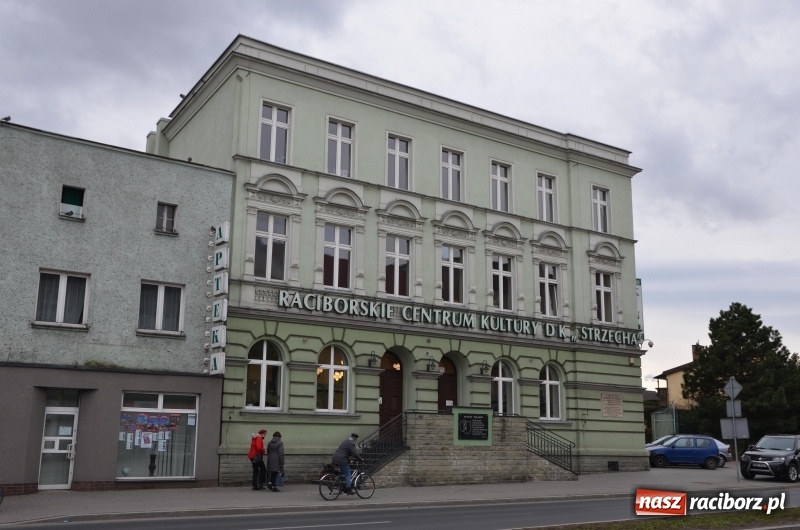 Zdjęcie w galerii na portalu naszraciborz.pl: Benefis Piotra Libery w Domu Kultury Strzecha wiadomości z regionu