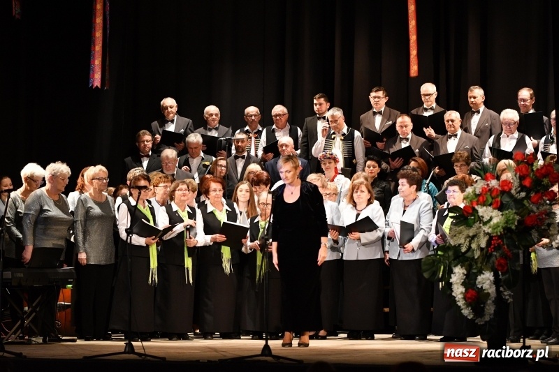 Zdjęcie w galerii na portalu naszraciborz.pl: Benefis Piotra Libery w Domu Kultury Strzecha wiadomości z regionu