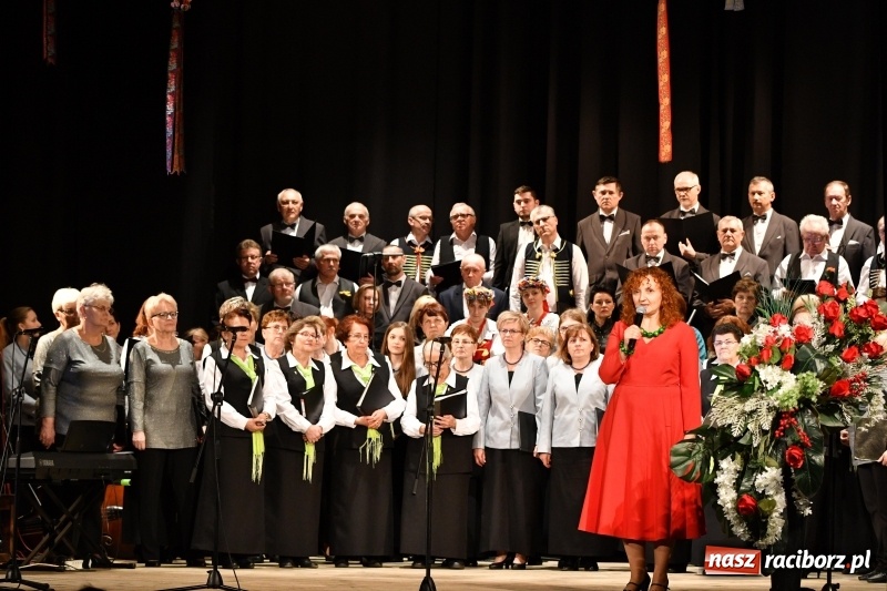 Zdjęcie w galerii na portalu naszraciborz.pl: Benefis Piotra Libery w Domu Kultury Strzecha wiadomości z regionu