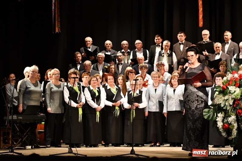 Zdjęcie w galerii na portalu naszraciborz.pl: Benefis Piotra Libery w Domu Kultury Strzecha wiadomości z regionu