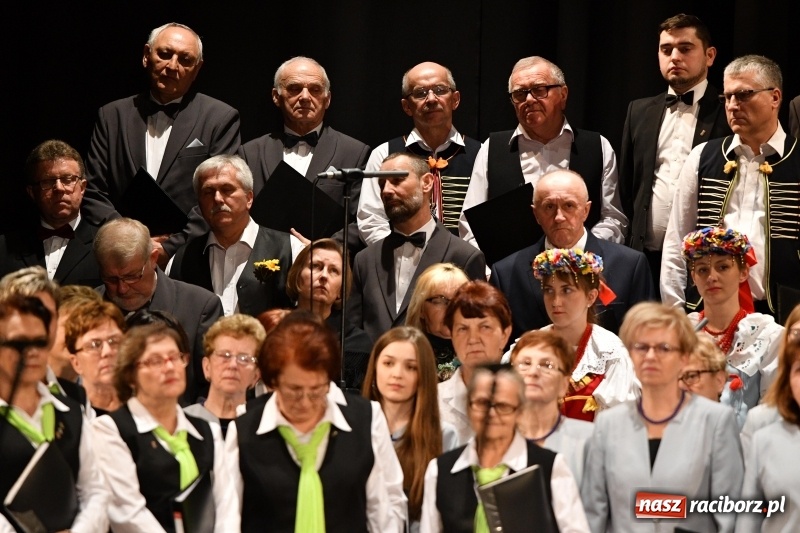 Zdjęcie w galerii na portalu naszraciborz.pl: Benefis Piotra Libery w Domu Kultury Strzecha wiadomości z regionu