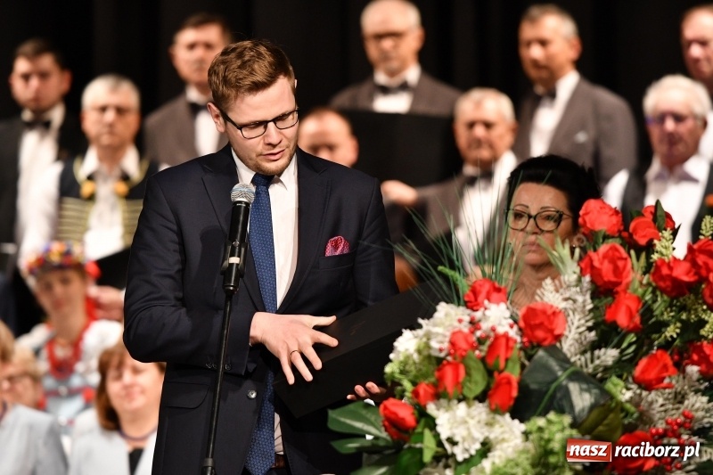 Zdjęcie w galerii na portalu naszraciborz.pl: Benefis Piotra Libery w Domu Kultury Strzecha wiadomości z regionu