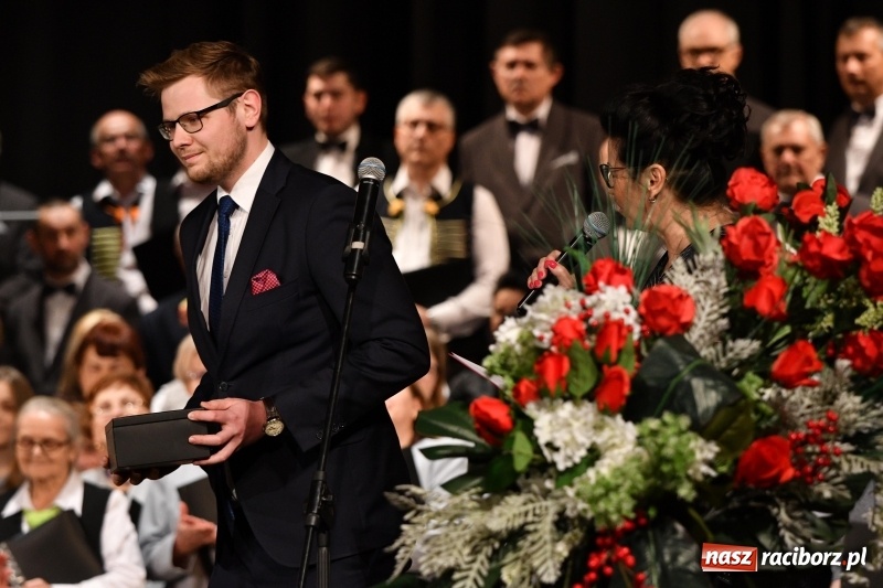 Zdjęcie w galerii na portalu naszraciborz.pl: Benefis Piotra Libery w Domu Kultury Strzecha wiadomości z regionu