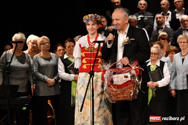 Zdjęcie w galerii na portalu naszraciborz.pl: Benefis Piotra Libery w Domu Kultury Strzecha wiadomości z regionu