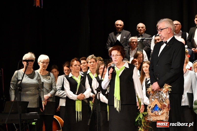 Zdjęcie w galerii na portalu naszraciborz.pl: Benefis Piotra Libery w Domu Kultury Strzecha wiadomości z regionu