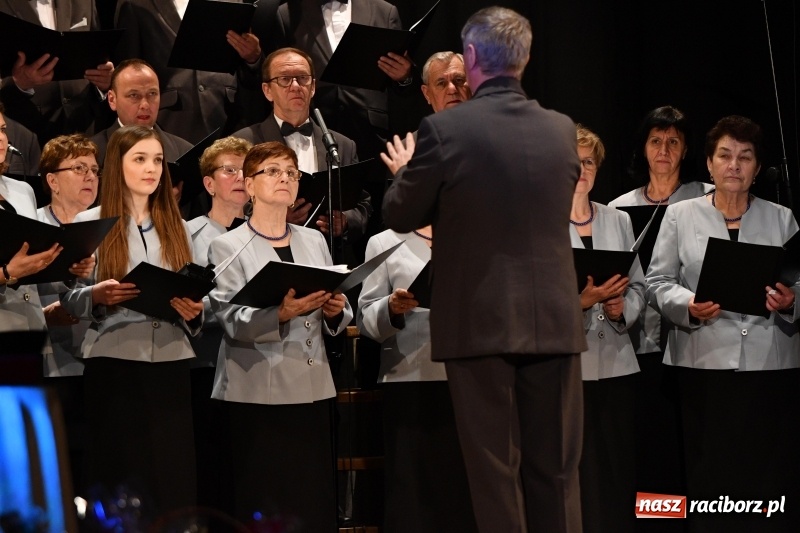 Zdjęcie w galerii na portalu naszraciborz.pl: Benefis Piotra Libery w Domu Kultury Strzecha wiadomości z regionu