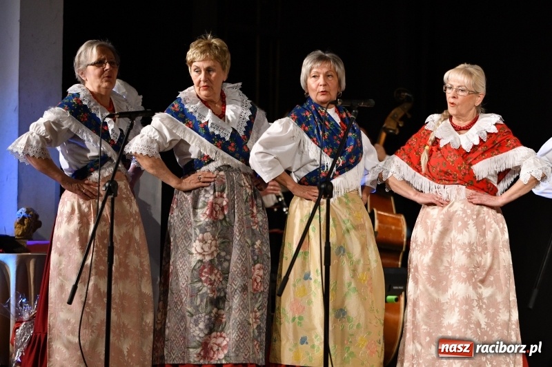 Zdjęcie w galerii na portalu naszraciborz.pl: Benefis Piotra Libery w Domu Kultury Strzecha wiadomości z regionu