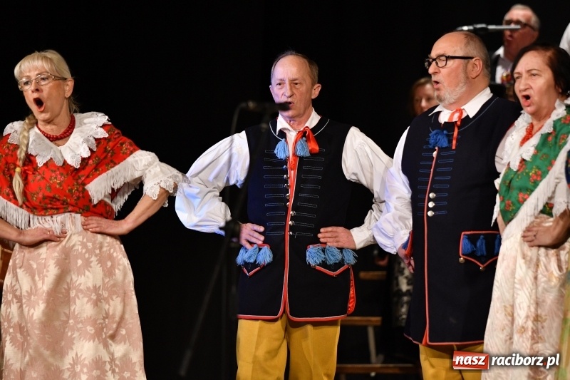 Zdjęcie w galerii na portalu naszraciborz.pl: Benefis Piotra Libery w Domu Kultury Strzecha wiadomości z regionu