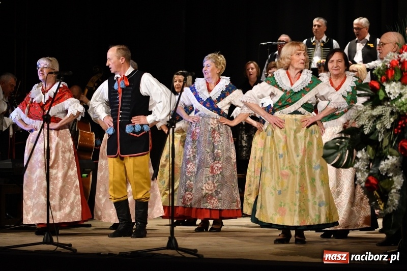 Zdjęcie w galerii na portalu naszraciborz.pl: Benefis Piotra Libery w Domu Kultury Strzecha wiadomości z regionu