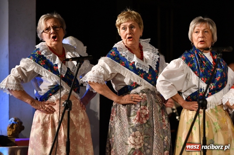 Zdjęcie w galerii na portalu naszraciborz.pl: Benefis Piotra Libery w Domu Kultury Strzecha wiadomości z regionu