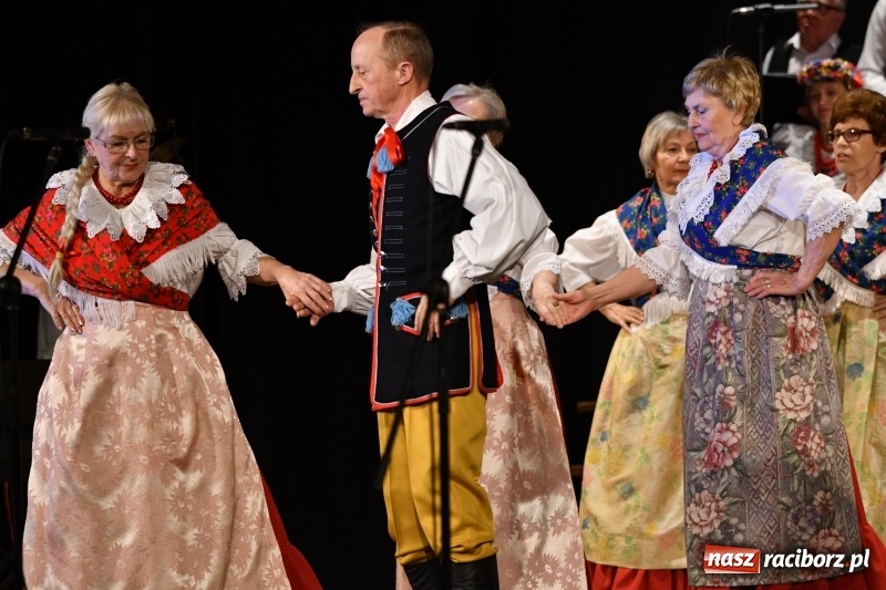 Zdjęcie w galerii na portalu naszraciborz.pl: Benefis Piotra Libery w Domu Kultury Strzecha wiadomości z regionu