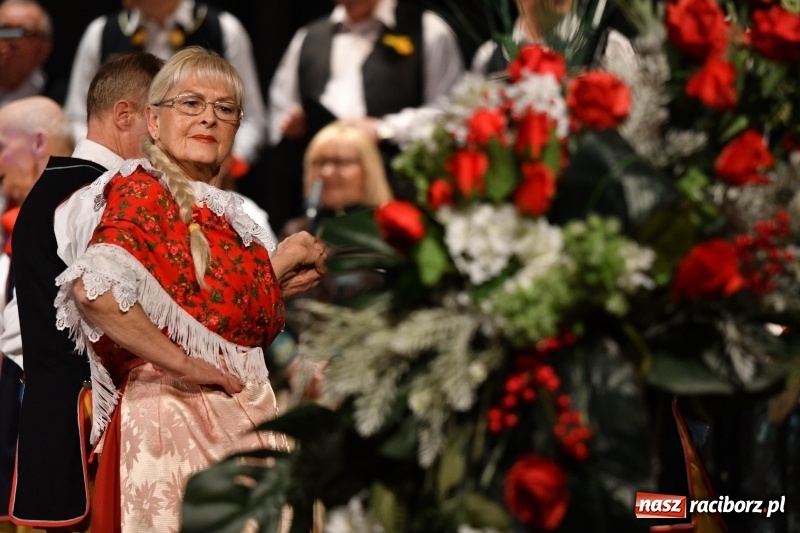 Zdjęcie w galerii na portalu naszraciborz.pl: Benefis Piotra Libery w Domu Kultury Strzecha wiadomości z regionu