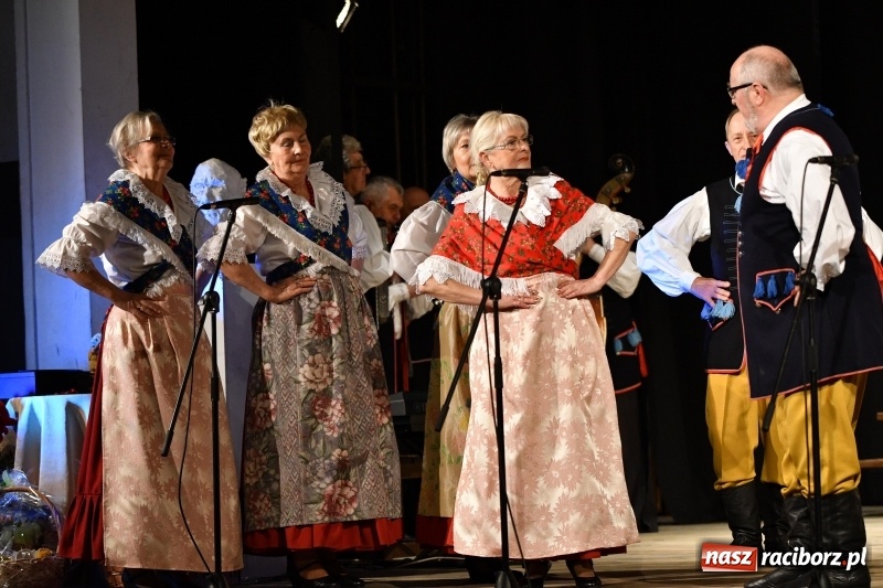 Zdjęcie w galerii na portalu naszraciborz.pl: Benefis Piotra Libery w Domu Kultury Strzecha wiadomości z regionu