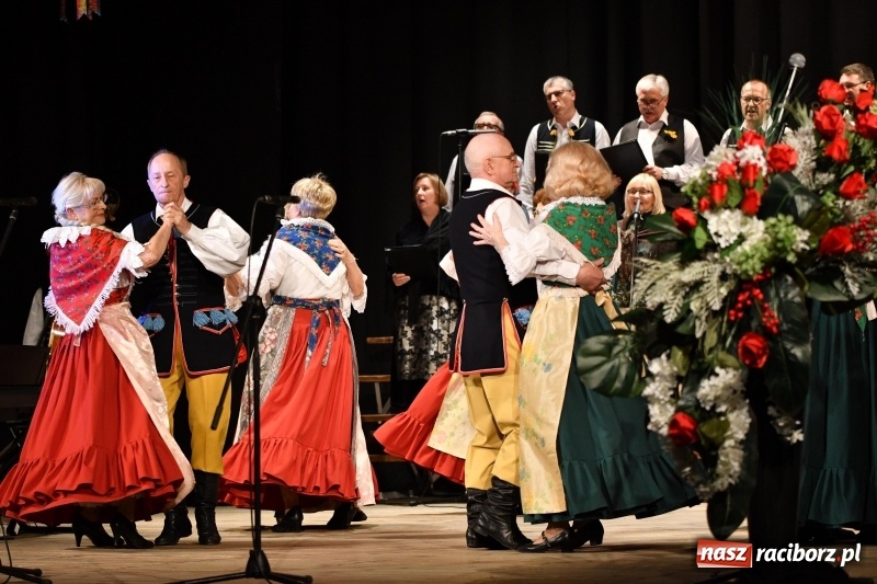 Zdjęcie w galerii na portalu naszraciborz.pl: Benefis Piotra Libery w Domu Kultury Strzecha wiadomości z regionu