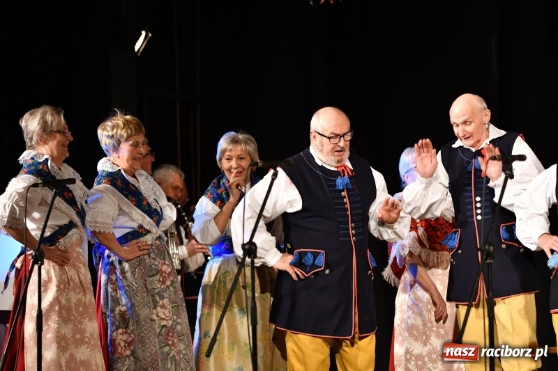 Zdjęcie w galerii na portalu naszraciborz.pl: Benefis Piotra Libery w Domu Kultury Strzecha wiadomości z regionu