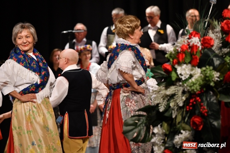 Zdjęcie w galerii na portalu naszraciborz.pl: Benefis Piotra Libery w Domu Kultury Strzecha wiadomości z regionu