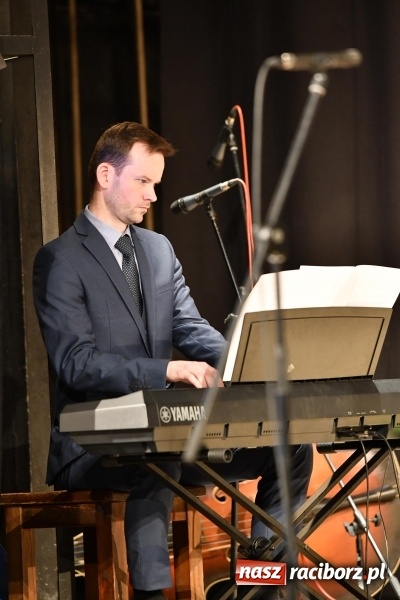 Zdjęcie w galerii na portalu naszraciborz.pl: Benefis Piotra Libery w Domu Kultury Strzecha wiadomości z regionu
