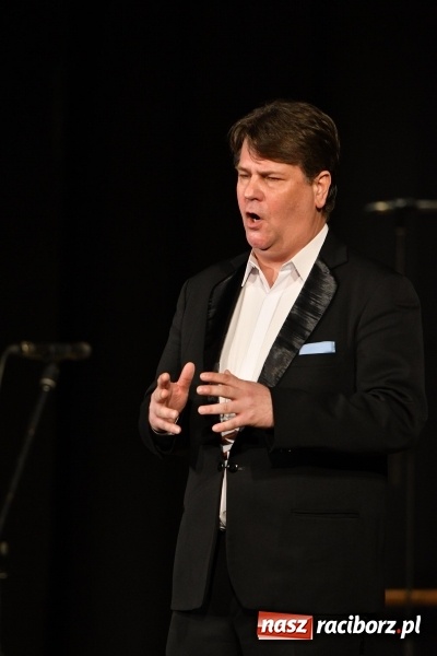 Zdjęcie w galerii na portalu naszraciborz.pl: Benefis Piotra Libery w Domu Kultury Strzecha wiadomości z regionu