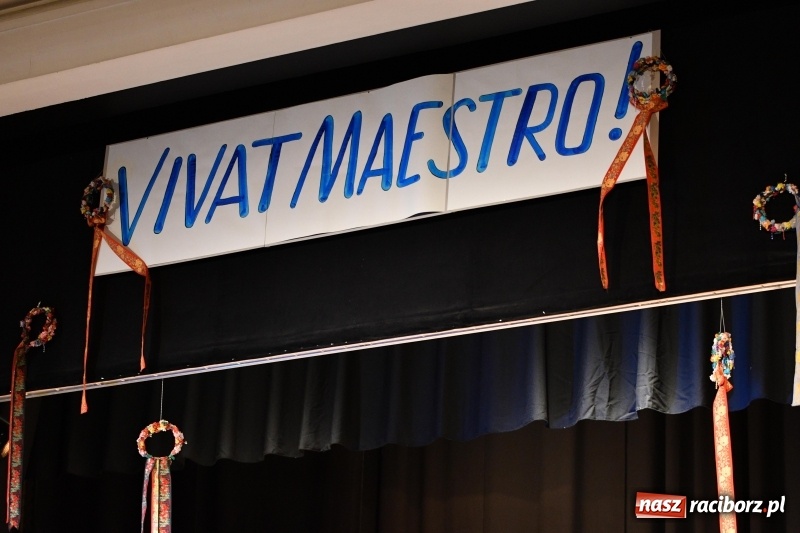 Zdjęcie w galerii na portalu naszraciborz.pl: Benefis Piotra Libery w Domu Kultury Strzecha wiadomości z regionu