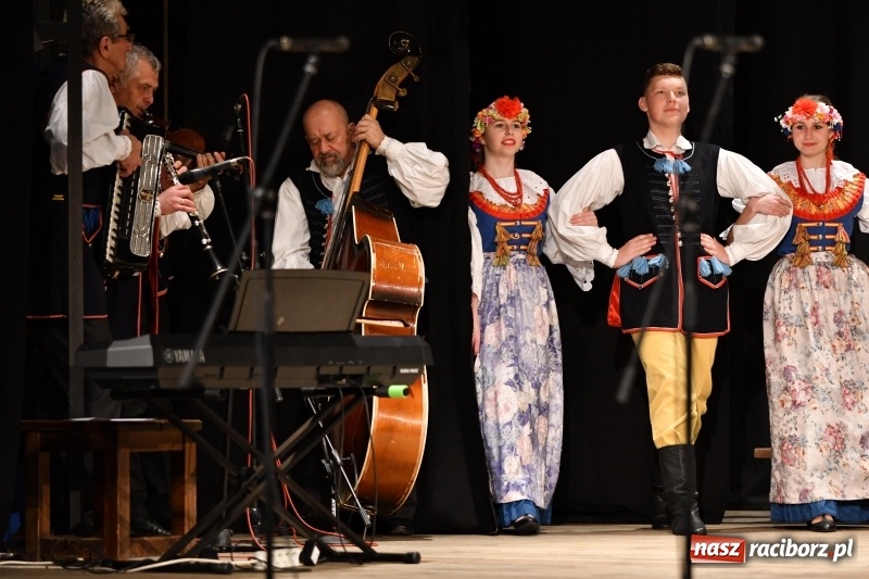 Zdjęcie w galerii na portalu naszraciborz.pl: Benefis Piotra Libery w Domu Kultury Strzecha wiadomości z regionu