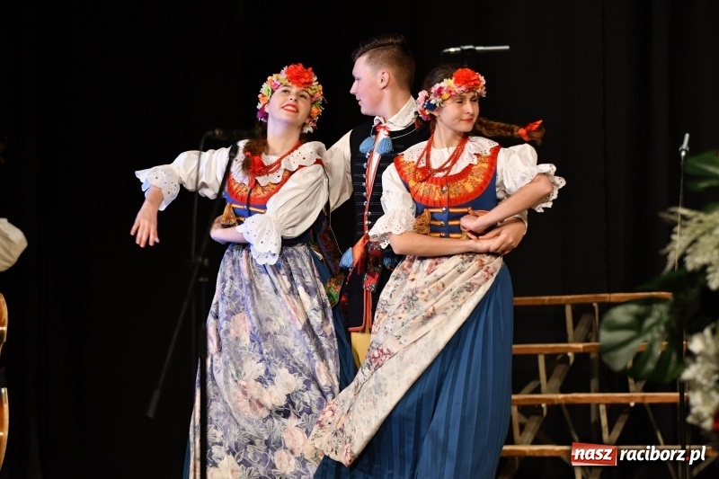 Zdjęcie w galerii na portalu naszraciborz.pl: Benefis Piotra Libery w Domu Kultury Strzecha wiadomości z regionu