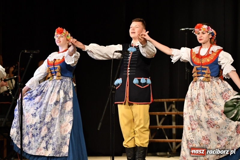 Zdjęcie w galerii na portalu naszraciborz.pl: Benefis Piotra Libery w Domu Kultury Strzecha wiadomości z regionu