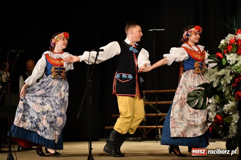 Zdjęcie w galerii na portalu naszraciborz.pl: Benefis Piotra Libery w Domu Kultury Strzecha wiadomości z regionu