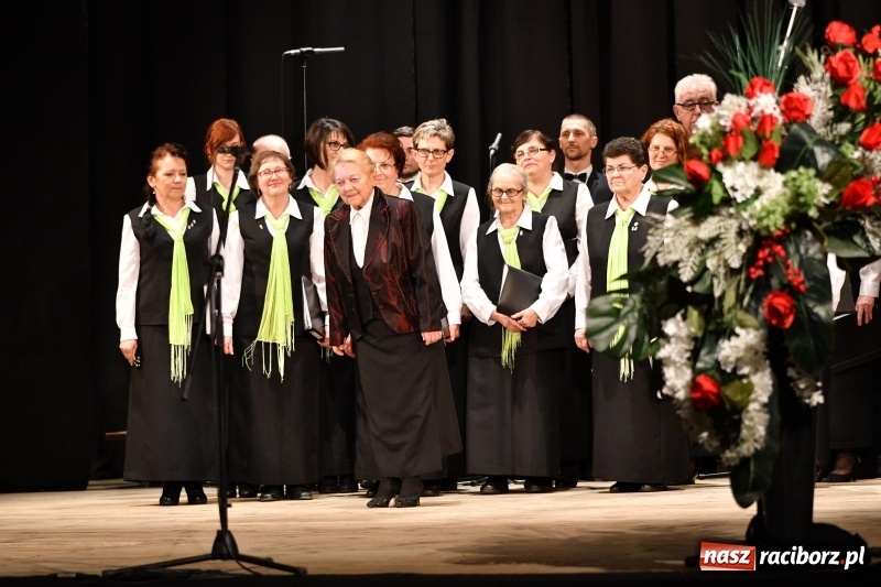 Zdjęcie w galerii na portalu naszraciborz.pl: Benefis Piotra Libery w Domu Kultury Strzecha wiadomości z regionu