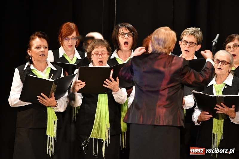 Zdjęcie w galerii na portalu naszraciborz.pl: Benefis Piotra Libery w Domu Kultury Strzecha wiadomości z regionu