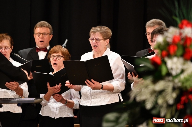 Zdjęcie w galerii na portalu naszraciborz.pl: Benefis Piotra Libery w Domu Kultury Strzecha wiadomości z regionu