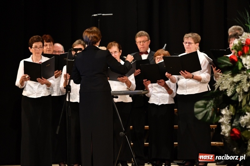 Zdjęcie w galerii na portalu naszraciborz.pl: Benefis Piotra Libery w Domu Kultury Strzecha wiadomości z regionu