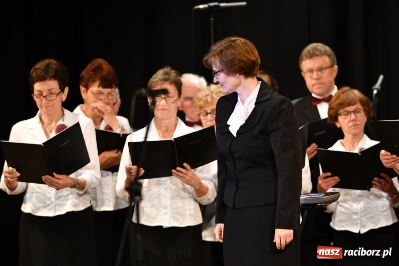 Zdjęcie w galerii na portalu naszraciborz.pl: Benefis Piotra Libery w Domu Kultury Strzecha wiadomości z regionu