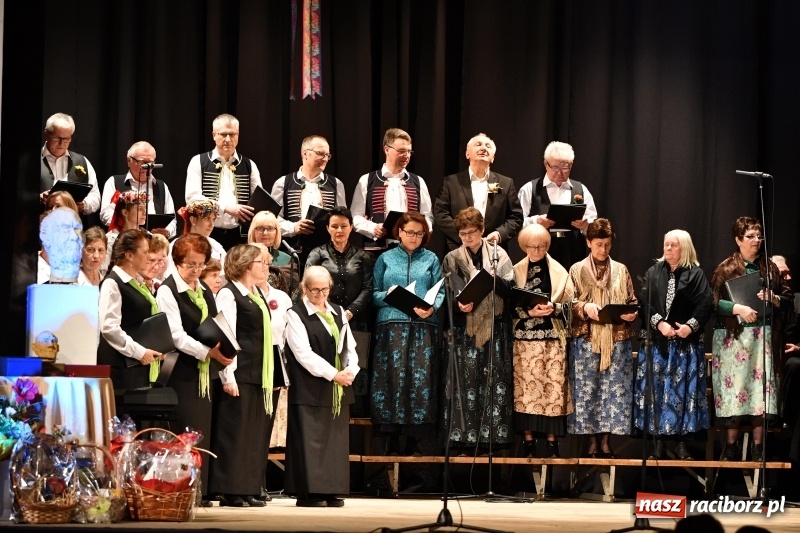 Zdjęcie w galerii na portalu naszraciborz.pl: Benefis Piotra Libery w Domu Kultury Strzecha wiadomości z regionu