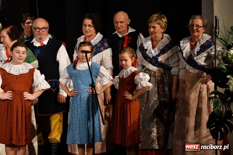 Zdjęcie w galerii na portalu naszraciborz.pl: Benefis Piotra Libery w Domu Kultury Strzecha wiadomości z regionu