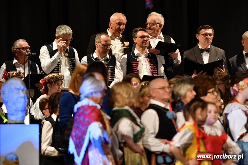 Zdjęcie w galerii na portalu naszraciborz.pl: Benefis Piotra Libery w Domu Kultury Strzecha wiadomości z regionu