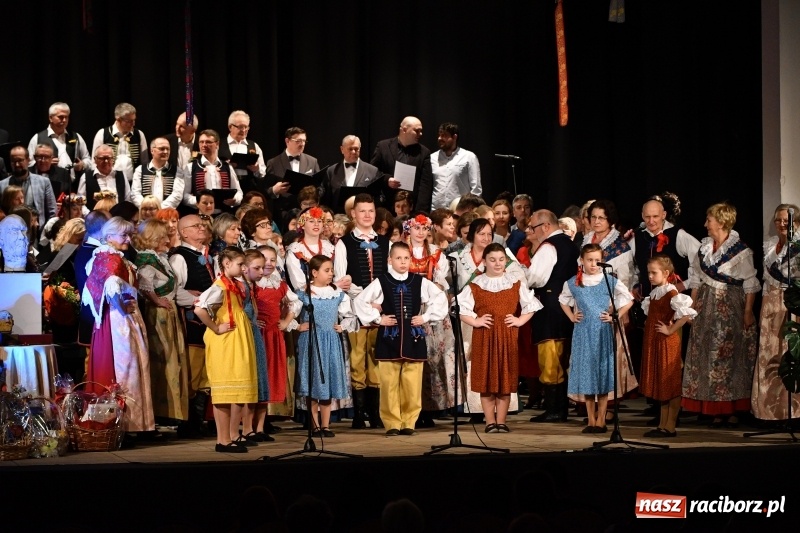 Zdjęcie w galerii na portalu naszraciborz.pl: Benefis Piotra Libery w Domu Kultury Strzecha wiadomości z regionu