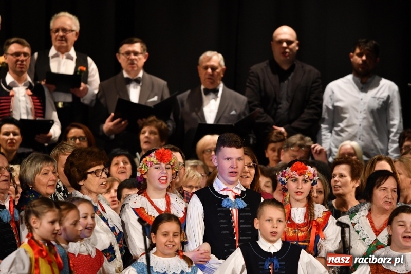 Zdjęcie w galerii na portalu naszraciborz.pl: Benefis Piotra Libery w Domu Kultury Strzecha wiadomości z regionu