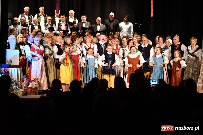 Zdjęcie w galerii na portalu naszraciborz.pl: Benefis Piotra Libery w Domu Kultury Strzecha wiadomości z regionu