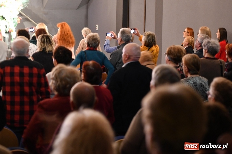 Zdjęcie w galerii na portalu naszraciborz.pl: Benefis Piotra Libery w Domu Kultury Strzecha wiadomości z regionu