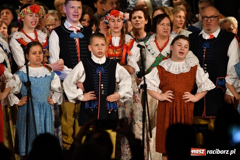 Zdjęcie w galerii na portalu naszraciborz.pl: Benefis Piotra Libery w Domu Kultury Strzecha wiadomości z regionu