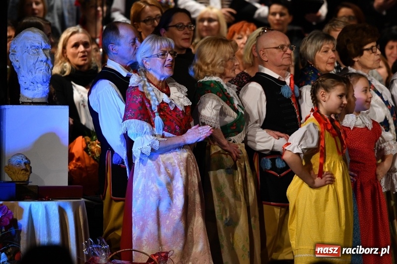 Zdjęcie w galerii na portalu naszraciborz.pl: Benefis Piotra Libery w Domu Kultury Strzecha wiadomości z regionu