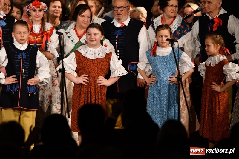 Zdjęcie w galerii na portalu naszraciborz.pl: Benefis Piotra Libery w Domu Kultury Strzecha wiadomości z regionu