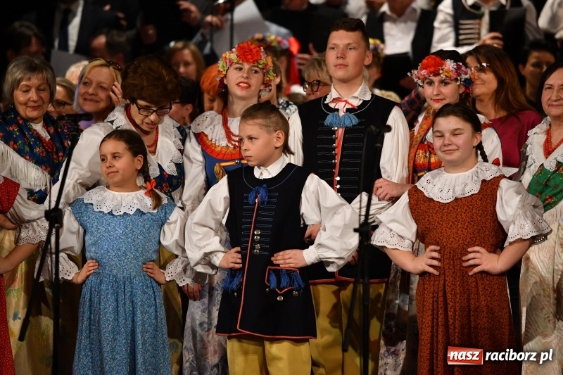 Zdjęcie w galerii na portalu naszraciborz.pl: Benefis Piotra Libery w Domu Kultury Strzecha wiadomości z regionu