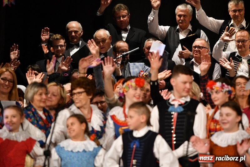 Zdjęcie w galerii na portalu naszraciborz.pl: Benefis Piotra Libery w Domu Kultury Strzecha wiadomości z regionu