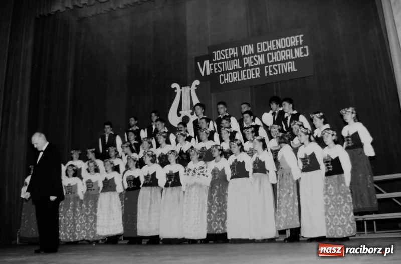 Zdjęcie w galerii na portalu naszraciborz.pl: Benefis Piotra Libery w Domu Kultury Strzecha wiadomości z regionu