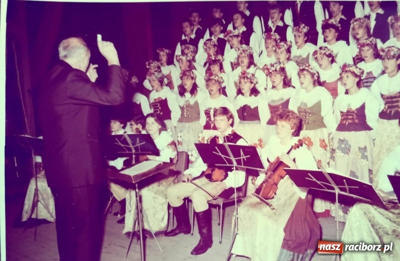 Zdjęcie w galerii na portalu naszraciborz.pl: Benefis Piotra Libery w Domu Kultury Strzecha wiadomości z regionu