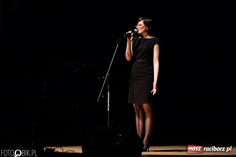 Zdjęcie w galerii na portalu naszraciborz.pl: Koncert Tomasza Stockingera z okazji Dnia Kobiet w RCK wiadomości z regionu