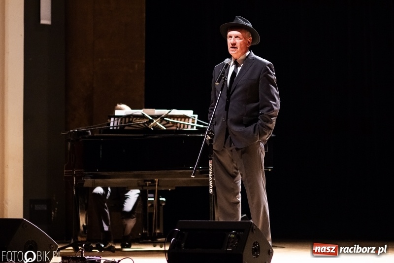 Zdjęcie w galerii na portalu naszraciborz.pl: Koncert Tomasza Stockingera z okazji Dnia Kobiet w RCK wiadomości z regionu