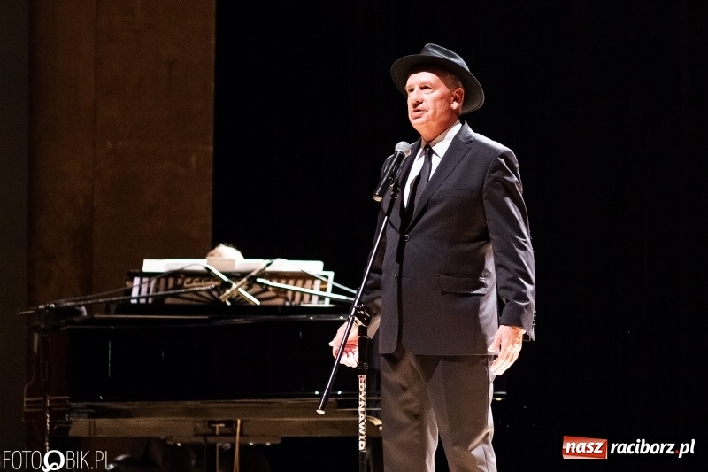Zdjęcie w galerii na portalu naszraciborz.pl: Koncert Tomasza Stockingera z okazji Dnia Kobiet w RCK wiadomości z regionu